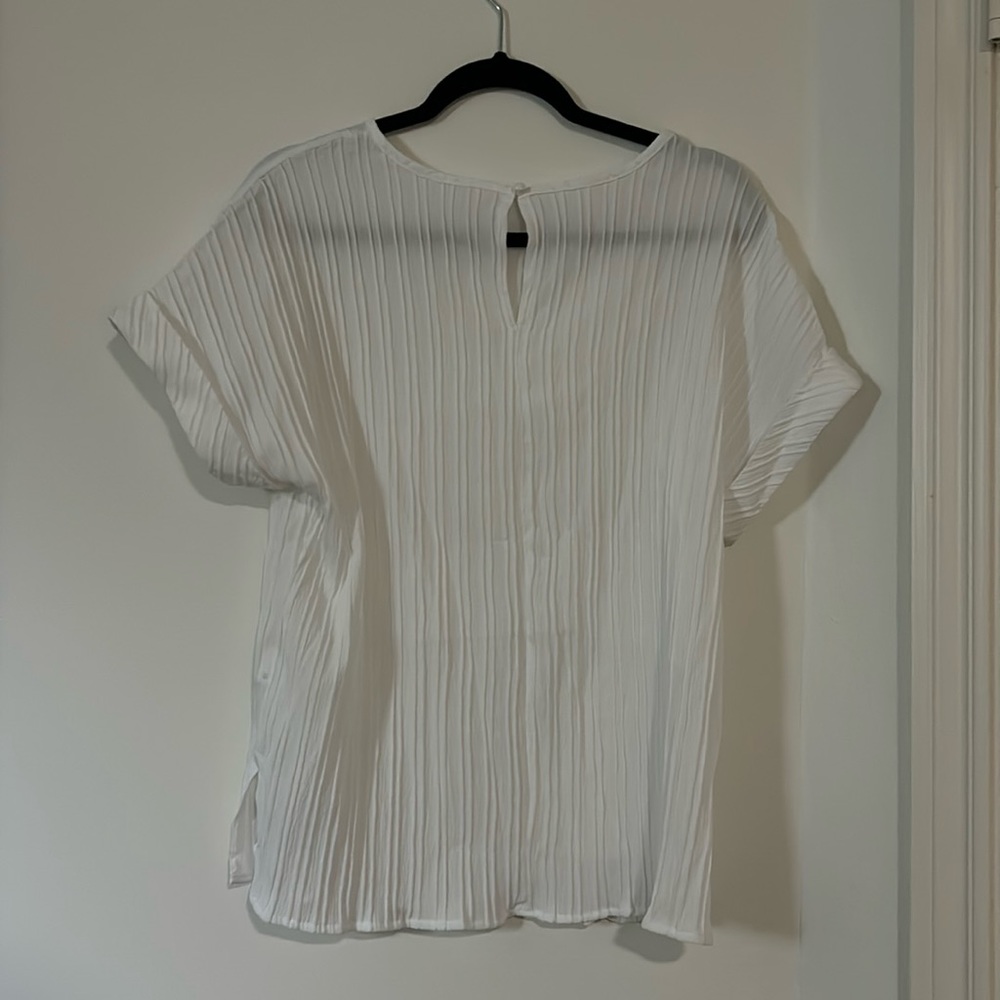 White pattern blouse - Picture 2 of 3
